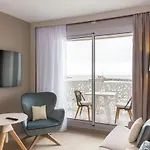 Hilton Garden Centre מלון