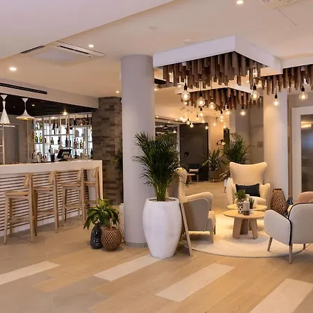 Hilton Garden Centre מלון 4*