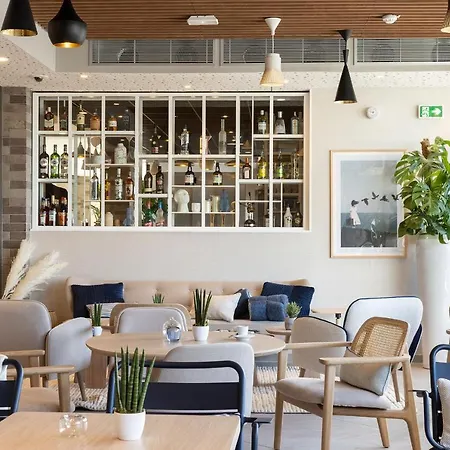 Hilton Garden Centre Hotel