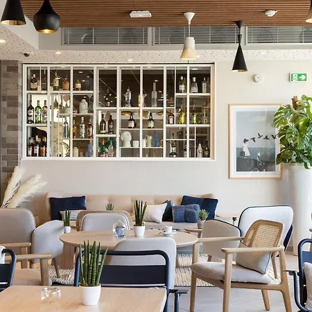 Hilton Garden Centre Hotel