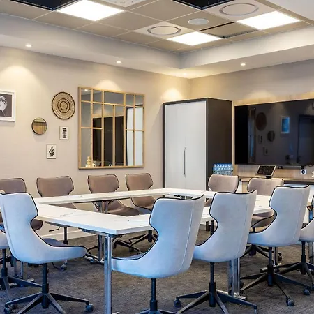 מלון Hilton Garden Centre לה האברה