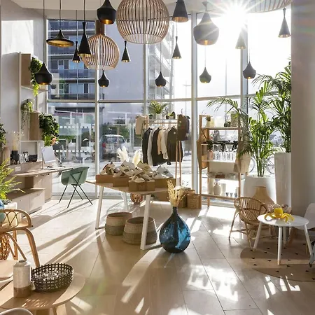 Hilton Garden Centre Hotel Hawr