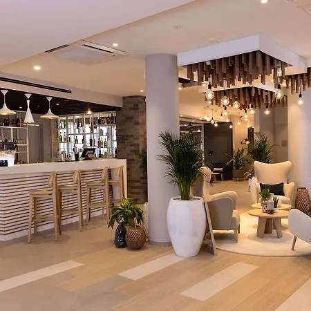 Hilton Garden Centre Hotel