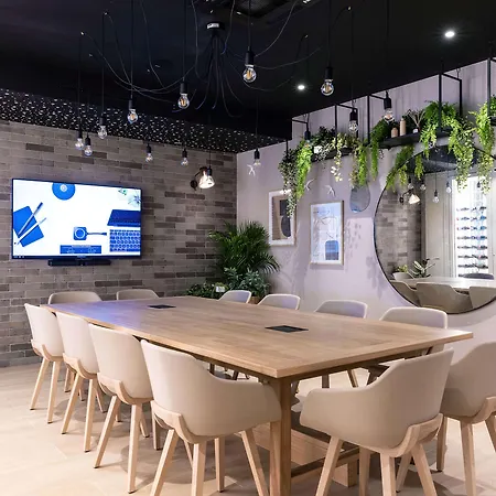 Hilton Garden Centre 4* לה האברה