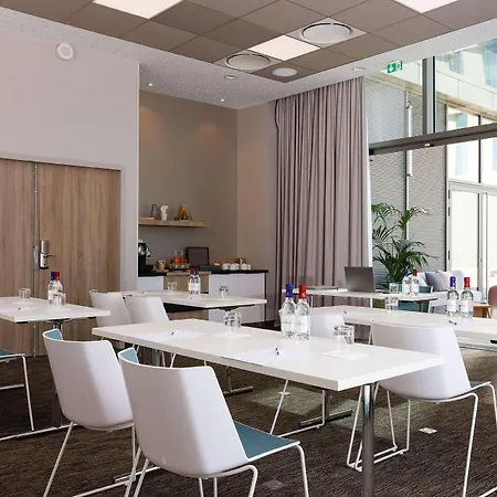 Hilton Garden Centre מלון 4*