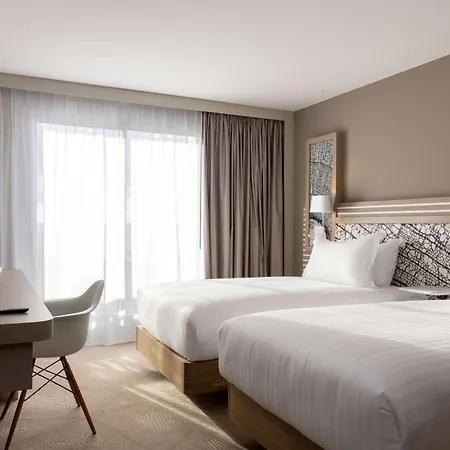 מלון Hilton Garden Centre 4*