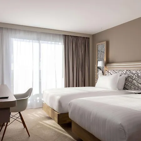 فندق Hilton Garden Centre 4*