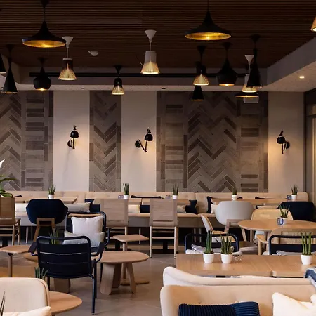 Hilton Garden Centre Hotel Hawr