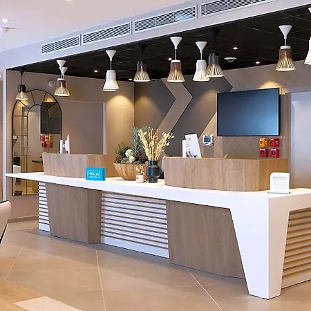 Hilton Garden Centre Hotel