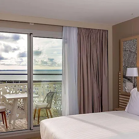 Hilton Garden Centre Hotel