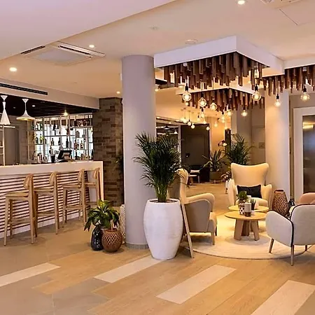 Hilton Garden Centre Hotel