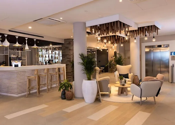 Hilton Garden Centre Otel 4*