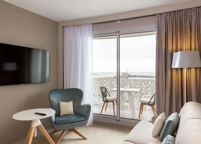 Hilton Garden Centre Hotel